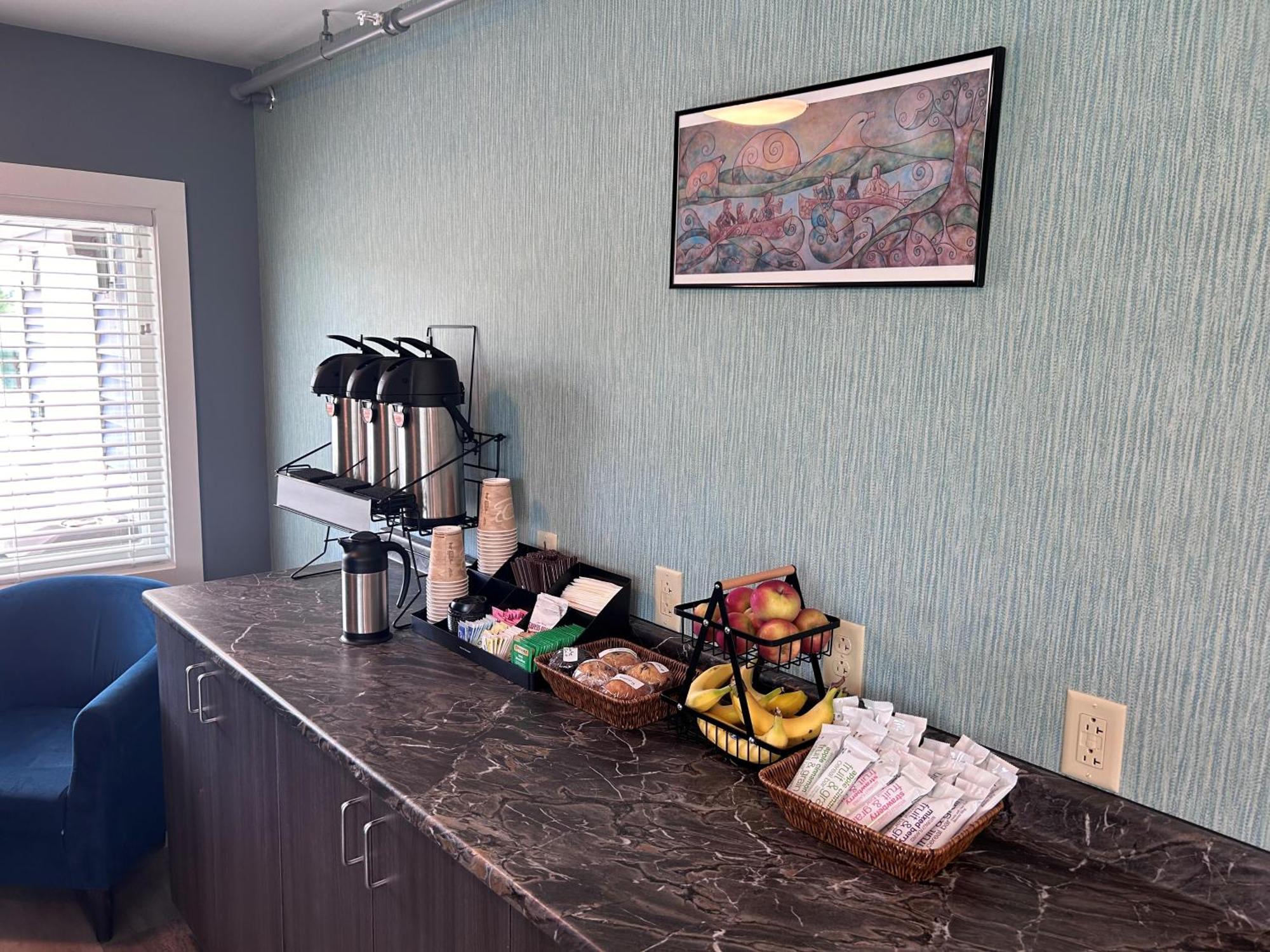 Wolastoq Inn And Suites Houlton Exterior photo