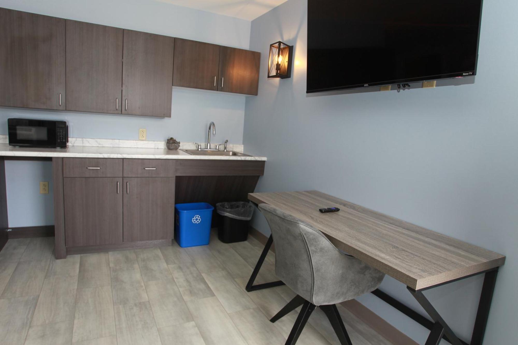 Wolastoq Inn And Suites Houlton Exterior photo