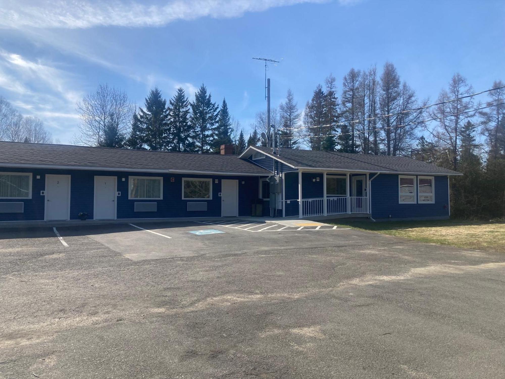 Wolastoq Inn And Suites Houlton Exterior photo